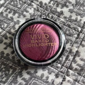 Makeup Revolution Vivid Baked Highlighter Rosegold Lights
